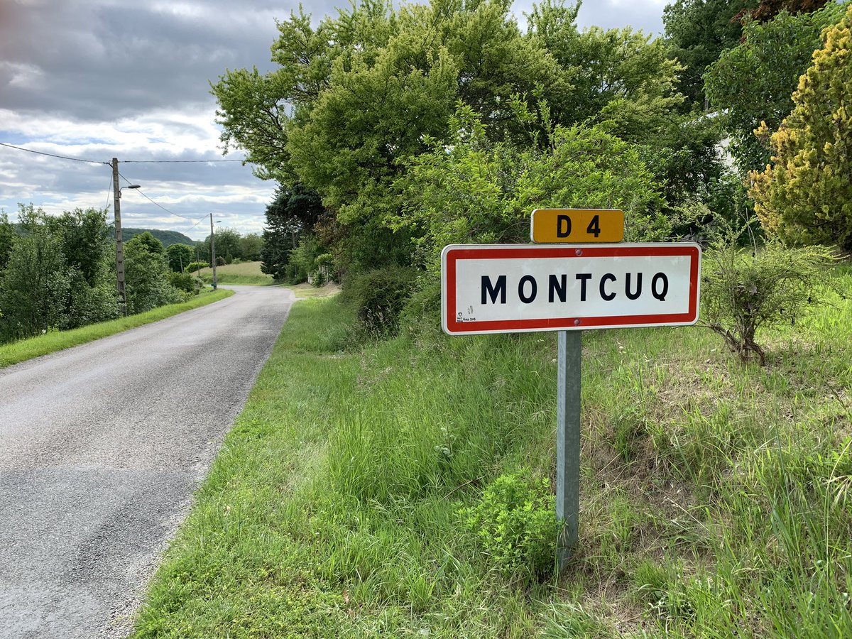 LP_Acheron's tweet photo. Je n’aurais jamais pensé que passerais un jour par Montcuq.
(Qui se prononce « Monkuk », comme coq, mais c’est forcément moins drôle)
#RoadToCompostela https://t.co/XGfV4NNMuI