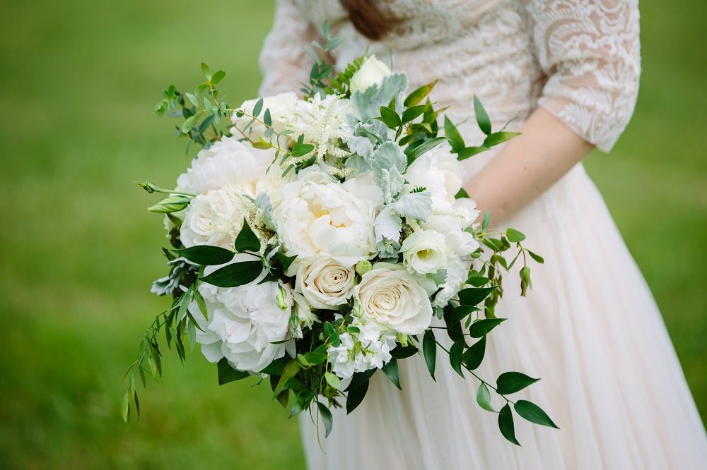 FoxtailCottage's tweet photo. A vineyard wedding stays classic and sophisticated with simple white bouquets accented with a hint of blush.  
Venue: @kingvineyards 
Day-of-Coordinator: Helen Osinga at @thelocalcatering Photographer: @radifera 
Caterer: @thelocalcatering 
CakeMaker: @sweethaus 
#wedding #event https://t.co/J3EAgClND5