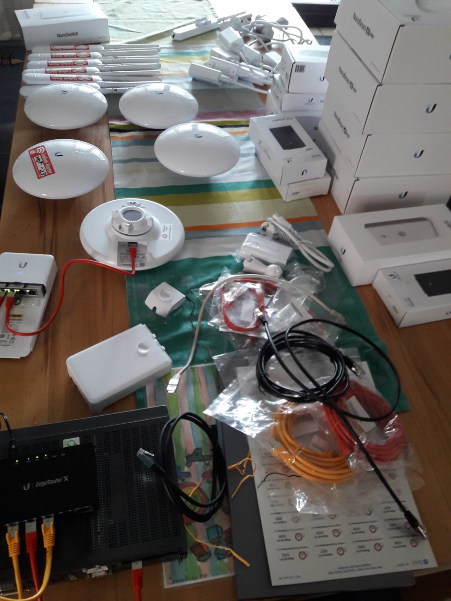FreifunkGG's tweet photo. Wir bereiten da mal ein wenig was für das Straßenfest vor... #freifunk #Kelsterbach https://t.co/3Ag3RCjtiY