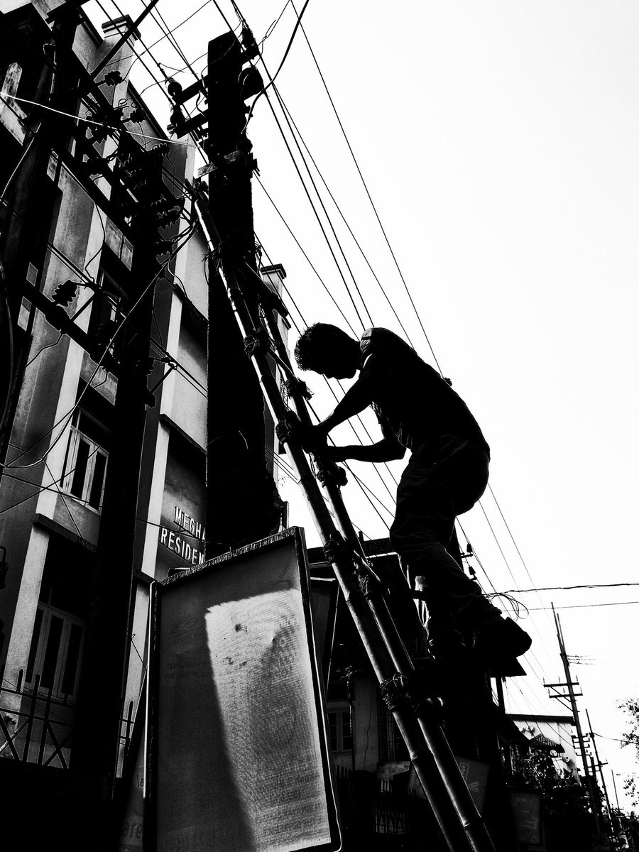 bhaskar_js's tweet photo. Unsung heroes
#heroes #Hero #blackandwhite #blackandwhitephotography #mobilephotography #nokia61plus #riskatwork https://t.co/iTJWhASgHF