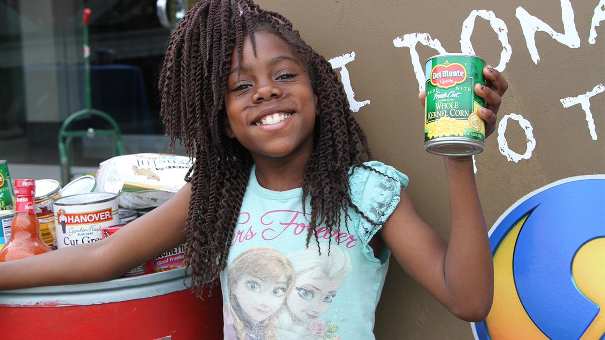 KevinCampbellNC's tweet photo. Join us next Wed. 6/5 for our #9FoodDrive special collection at @wsoctv 1901 N. Tryon St. Stop by with a nonperishable food donation &amp; meet the Channel 9 team! https://t.co/KyC85SfFm3 https://t.co/Cy8OPeZoN5