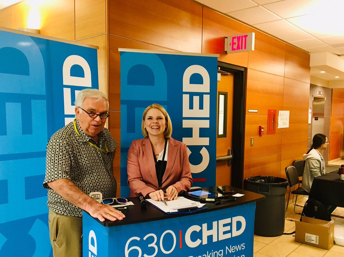 AlbertaDiabetes's tweet photo. Celebrating the 20th anniversary of the #EdmontonProtocol Dr Ray Rajotte helps with the @ADFDiabetes radiothon! Dr Rajotte is founding Director of the Islet Transplantation Group at the UofA and part of the team who discovered the #EdmontonProtocol published in @NEJM 2000 https://t.co/eh4DxwklSI