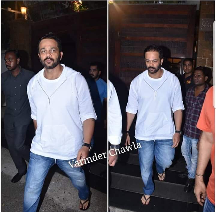 ajaydevgn_peru's tweet photo. Freinds #SaifAliKhan , #HrithikRoshan and director #RohitShetty visiting #AjayDevgn's house to pay tribute after #VeeruDevgan ji's demise 😔🙏💖
#RipVeeruDevgan ji. https://t.co/GCF3X1eCQf