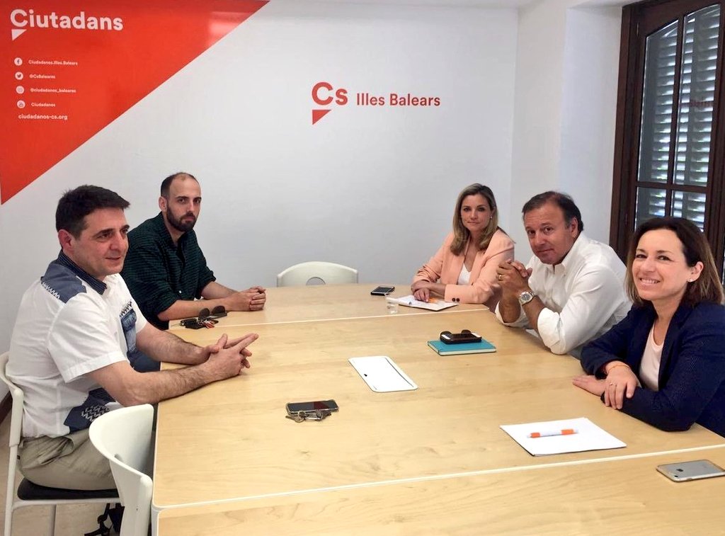CsBaleares's tweet photo. Desde Cs mostramos nuestro apoyo a las familias mallorquinas afectadas por el bloqueo del Gobierno a la #GestaciónSubrogada.
📎 Os dejamos la info de la reunión de @joanmesquida62, @PatriciaGuaspB y @juana_capo con afectados por el #CasoKiev https://t.co/kcvlkqH8qG
#ActualidadCs https://t.co/lRWr1Lw2uy
