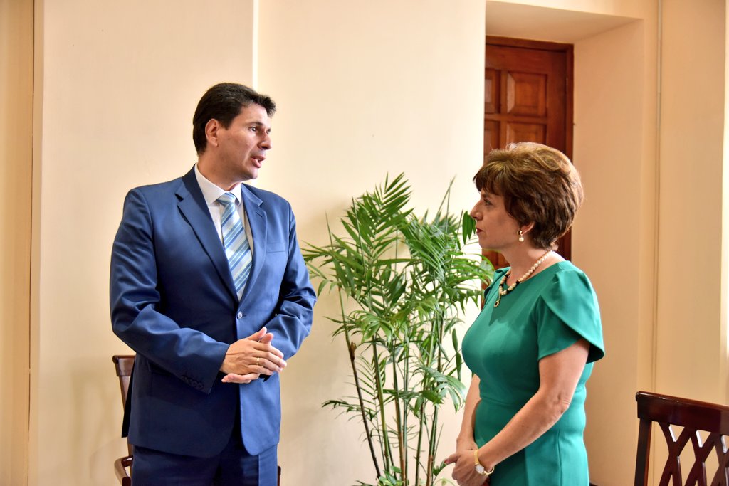 el_alerta's tweet photo. La Ing. Cecilia Valdivieso fue posesionada la tarde de ayer como nueva Gerente de @FarmasolEp. #AlertaCuenca
Vía: @MunicipioCuenca https://t.co/pmA7qMLiyb