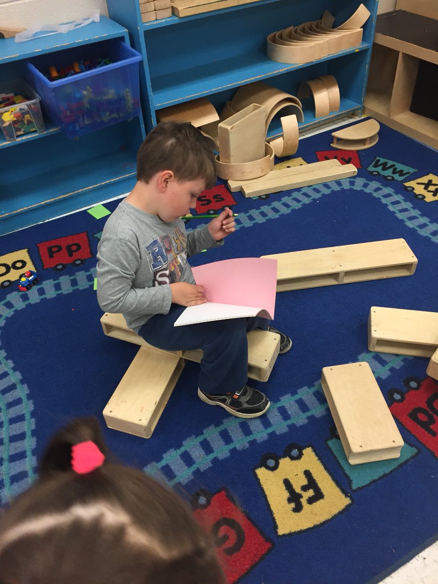 KPCkinders1's tweet photo. These friends are ready to read and write! 📝 https://t.co/KqFfD7iwHS