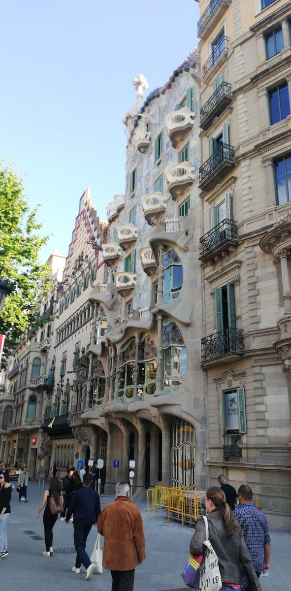 The Magnificent Casa Batlló from Gaudi at one of the most famous and magic street in Barcelona, the Passeig de Gracia. #Barcelona #yourkeytoeverything #yourkeytospain #askyourconcierge