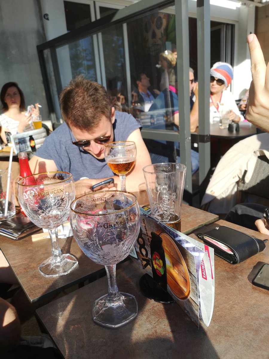 TinmarDCX's tweet photo. Fin des cours avec les copains #larochelle https://t.co/yXv7fPN8ot