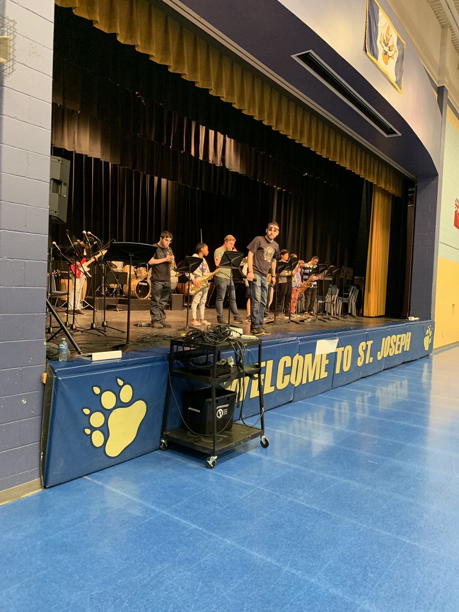 ScholfieldsArts's tweet photo. R &amp; B Band concert in our Arts Carnival @sjh! #OcsbArts https://t.co/GLtnwd3r0x