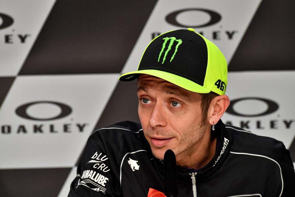 ValentinHoff46's tweet photo. Valentino Rossi in der Pressekonferenz in Mugello:
"Mugello ist das speziellste Rennen der Saison für mich. Die Atmosphäre, all die Fans an der Strecke, was man sieht, speziell am Sonntag, ist sehr emotional. Deshalb ist es wichtig, mehr als das Maximum zu geben."
#ItalianGP https://t.co/brdmsnF3eG