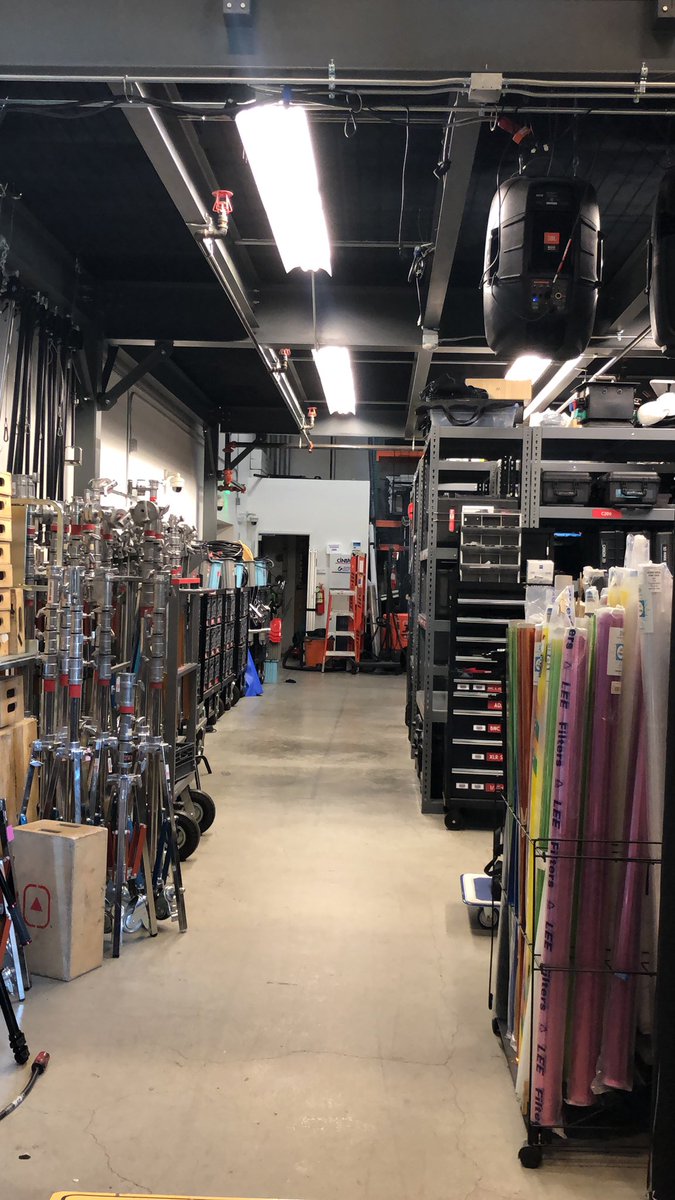 mamalatina's tweet photo. Si tienes más de 10,000 subscriptores en tu canal, puedes usar las instalaciones de @YouTubeSpaceLA o cualquier otro space del mundo y acceder al equipo! #weallgrow #youtubespaces #youtubecreators #youtubespace @WeAllGrowLatina @YTCreators @YouTubeEspanol https://t.co/AvxITZaQJM