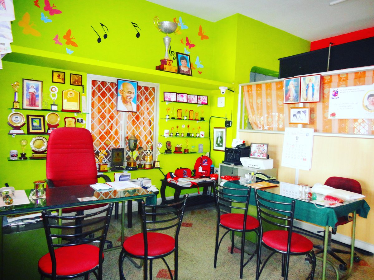 StMarksSchools's tweet photo. Positive Reception Environments to greet & care for our Parents & our Kids. #PositiveEnvironments #ParentCare #Reception #StrongParentRelations #Welcome #ParentsMatter #MySchool #ParentFeedback #ParentTeacherInteraction https://t.co/tyng7zEBRG