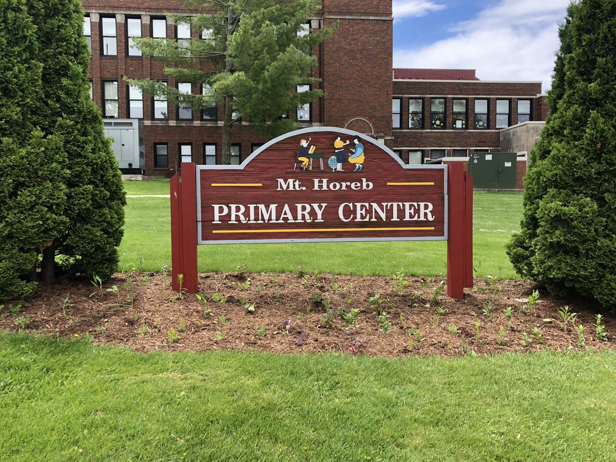 RJohnsonMHASD's tweet photo. 80% of the worlds flowering plants require a pollinator to reproduce!Did you know that pollinators are declining due to loss of habitat? Well, thanks to some amazing PC parents &amp; their plant donations, Guski &amp; Lange’s 2nd graders created a home for them!  Come check it out! https://t.co/W51R40hniQ