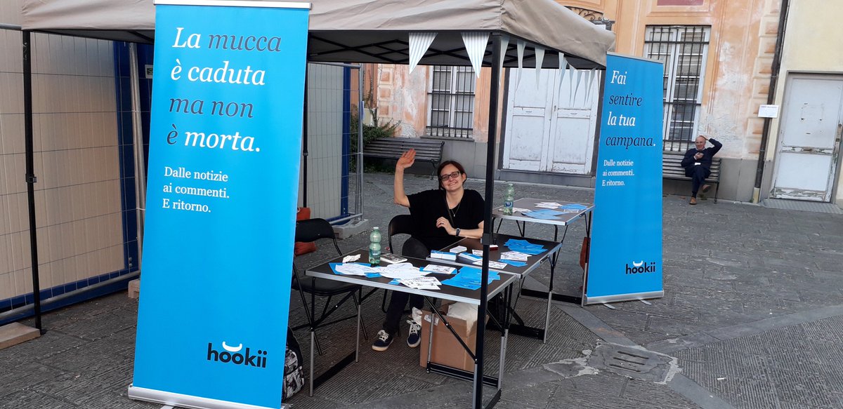 hookii_it's tweet photo. Arrivano le prime foto dal #festivaldellaparola a Chiavari
Volete sapere a che Nick corrisponde la simpatica donzella in foto??
Venite a scoprirlo al gazebo, in omaggio una seduta di @mambombuti https://t.co/gCIa7lsfGc