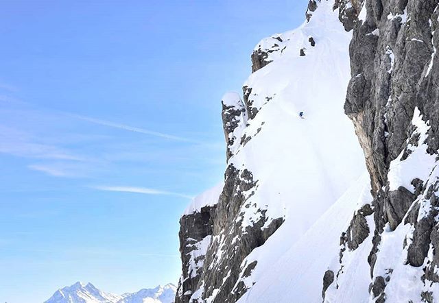 This line <a href="/stefanhausl/">Stefan Häusl</a>
and I appropriately named "Blut rampe" *Blood ramp. One might think something terrible happened there and it sure did! The story is that I tried to catch Stefan's drone and  missed, got a bloody thumb.
📸Josef Mallaun

<a href="/norrona/">Norrøna</a> … bit.ly/2XbKsM8