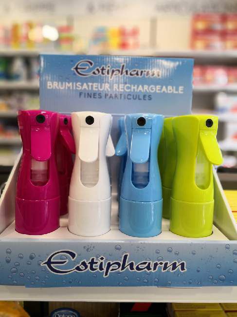 PharmavanceL's tweet photo. En prévision d'un week-end chaud 🌞, il faut penser à bien se rafraîchir. Pratique, écologique et économique, le brumisateur RECHARGEABLE. 💧À vous de mettre l'eau que vous voulez 😉
#pharmavancerichardlenoir #pharmavance #chaleur #brumisateur #écolo #estipharm #rechargeable https://t.co/VYkB0Xv8Um