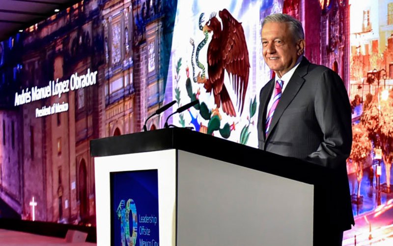 #México 🇲🇽 | Presidente se reúne con inversionistas en encuentro 10 Leadership Offsite

· <a href="/lopezobrador_/">Andrés Manuel</a> informó que el Banco de América ha manifestado su intención de apoyar proyectos en México con visión social 👉 bit.ly/2EHELhK