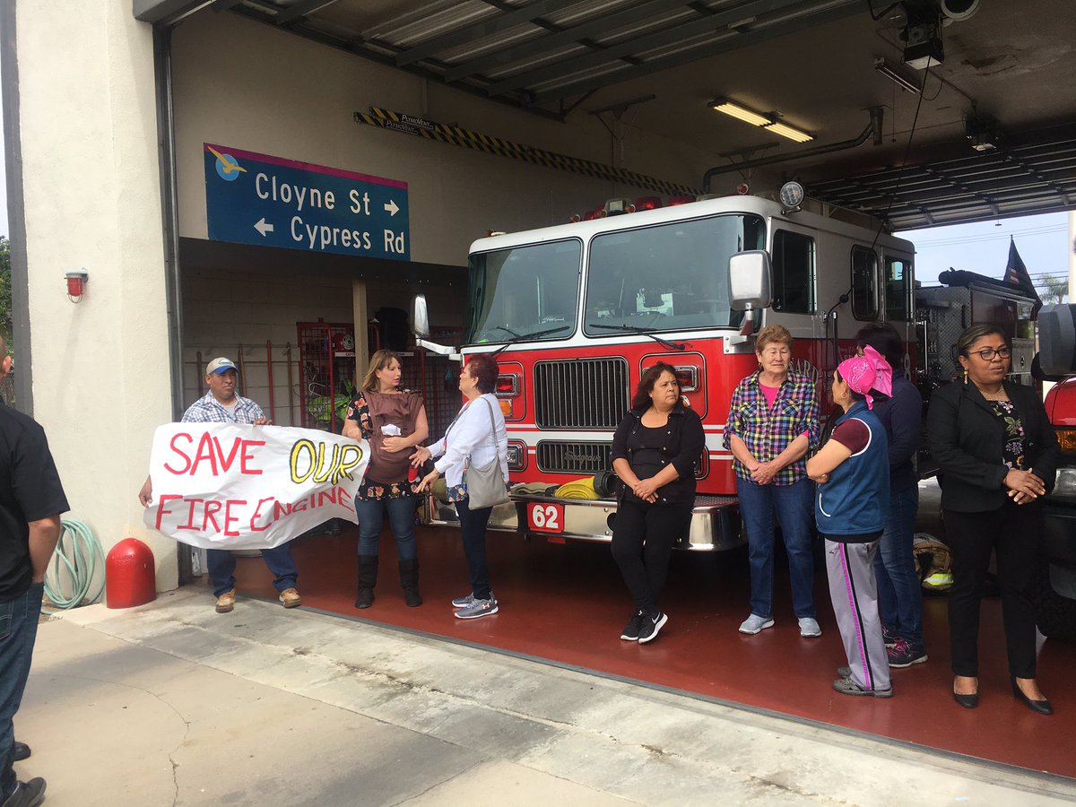 SenereyD's tweet photo. Community members showed up to help save Fire Station 2 in Oxnard from closing down due to budget cuts. Story tonight at 5 &amp; 6 on @KEYTNC3 https://t.co/p9ler2ZJ0z