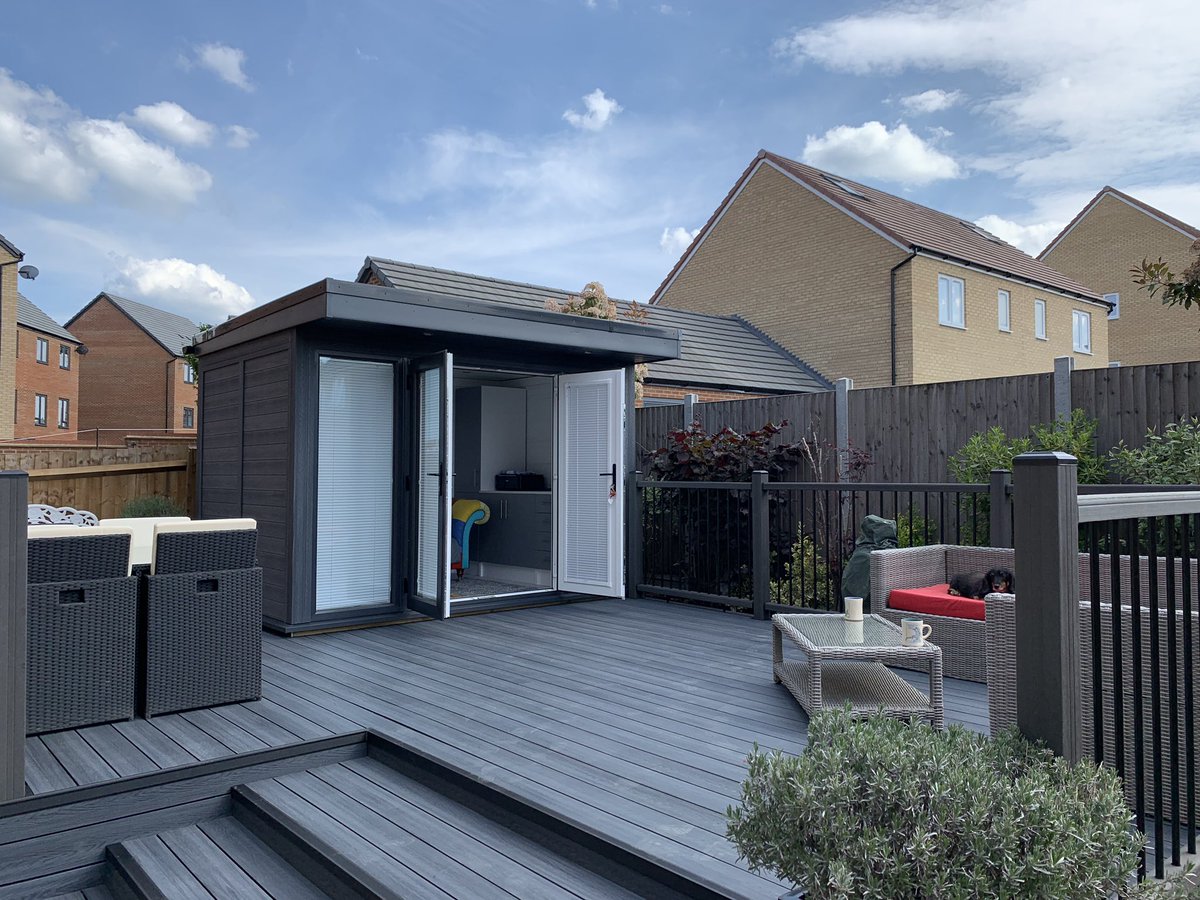 compositegarden's tweet image. One of our new deep grained garden buildings in Peterborough with extensive decking and balustrade.  It does create an amazing low maintenance out door living space 👍