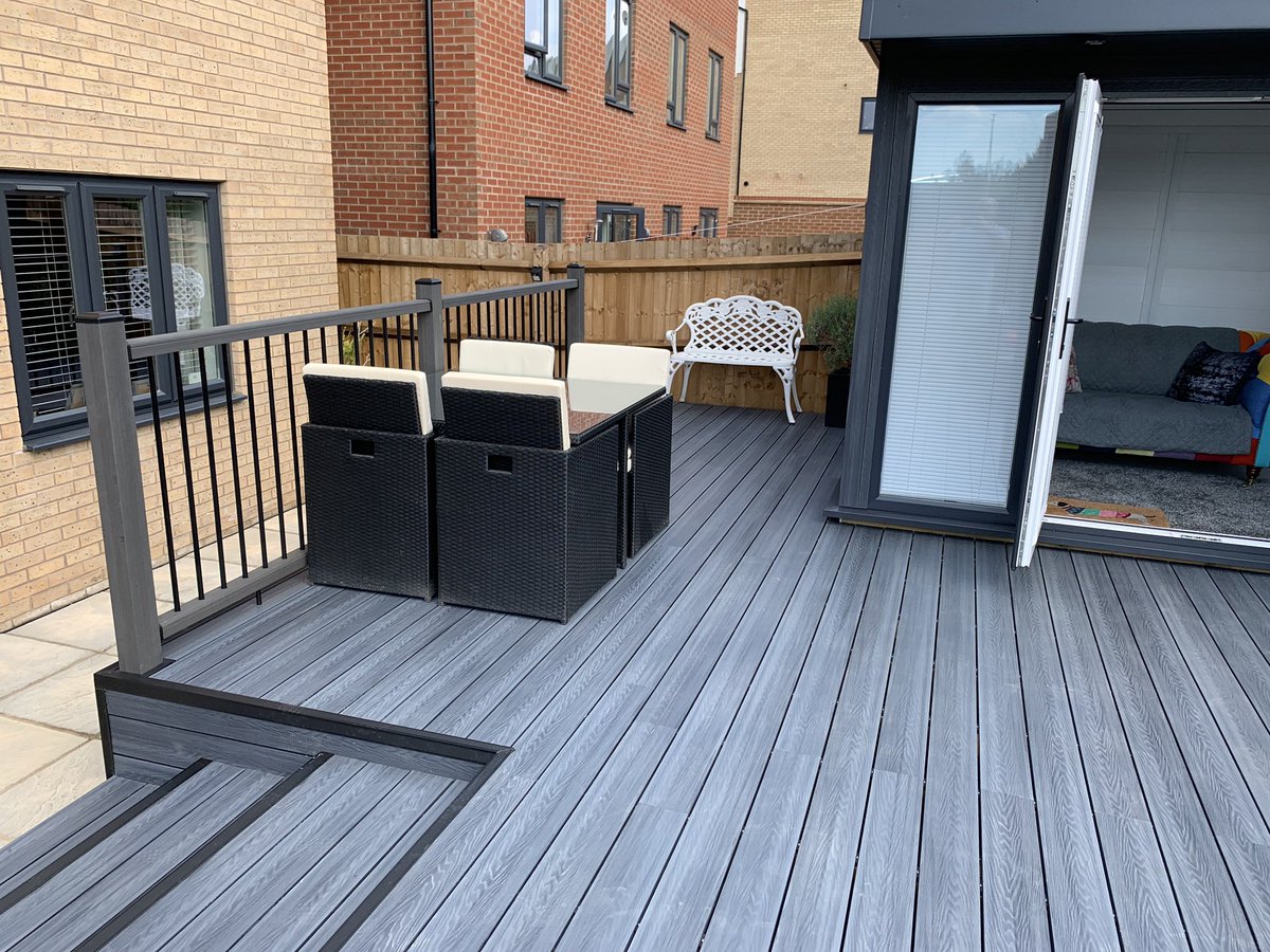 compositegarden's tweet image. One of our new deep grained garden buildings in Peterborough with extensive decking and balustrade.  It does create an amazing low maintenance out door living space 👍