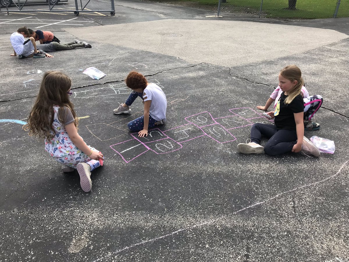 MrsPecksPeeps's tweet photo. Chalk Day fun #countdowntosecondgrade #lovemykids #happyteacher #funinthesun #creativity @kristi_blasius @ESzepesi @ElemWest50 @smgaillard @JoseMedinaJr89 @vicking02 @davidanneg https://t.co/d5HzcxkIrY
