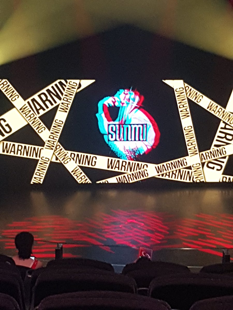 sprunkey's tweet photo. Have gone to London to visit the Queen (@miyaohyeah)! #Sunmi #Sunmiwarningtour #SunmiEurope https://t.co/xbUgaSUEPc