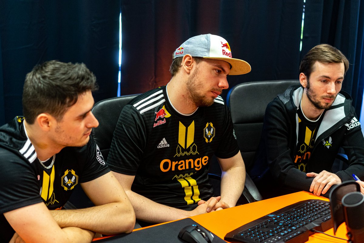 SolaryTV's tweet photo. Pour le moment la @TeamRedBloods domine la @TeamVitality par 2️⃣ à 0️⃣ dans cette finale des #ECNHS !
🎙 @Felkeine & @Tars_HS
📺 https://t.co/1YdHn2bZJQ https://t.co/38h6RmiLRf