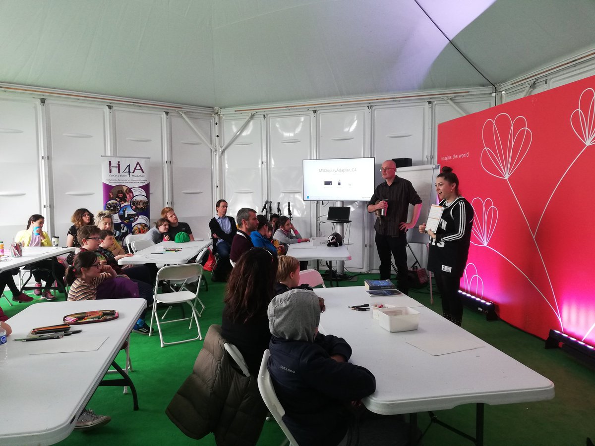Head4arts's tweet photo. Cawsom diwrnod hyfred iawn @hayfestival gyda @rufusmufasa & #AndyORourke https://t.co/AkBhlFON0e