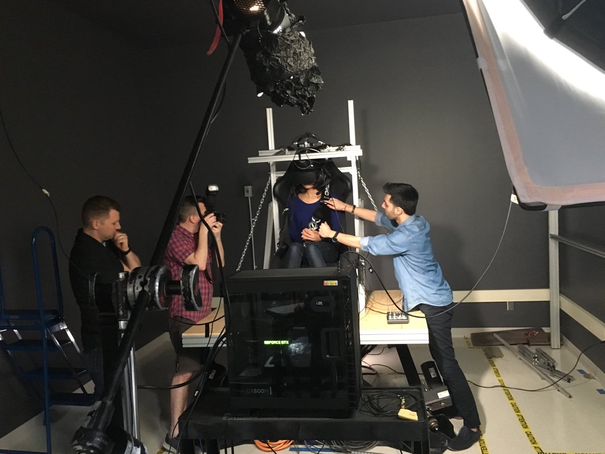 Getting all those perfect shots with ⁦<a href="/Siyavashizadi/">Sia Izadi</a>⁩ and ⁦<a href="/AyshaBasharat/">Aysha Basharat</a>⁩ from the ⁦<a href="/multisensebrain/">Dr. Michael Barnett-Cowan 🇨🇦</a>⁩ lab to showcase all the awesome research being done ⁦@ahswaterloo⁩ ⁦@UWaterlooKin⁩