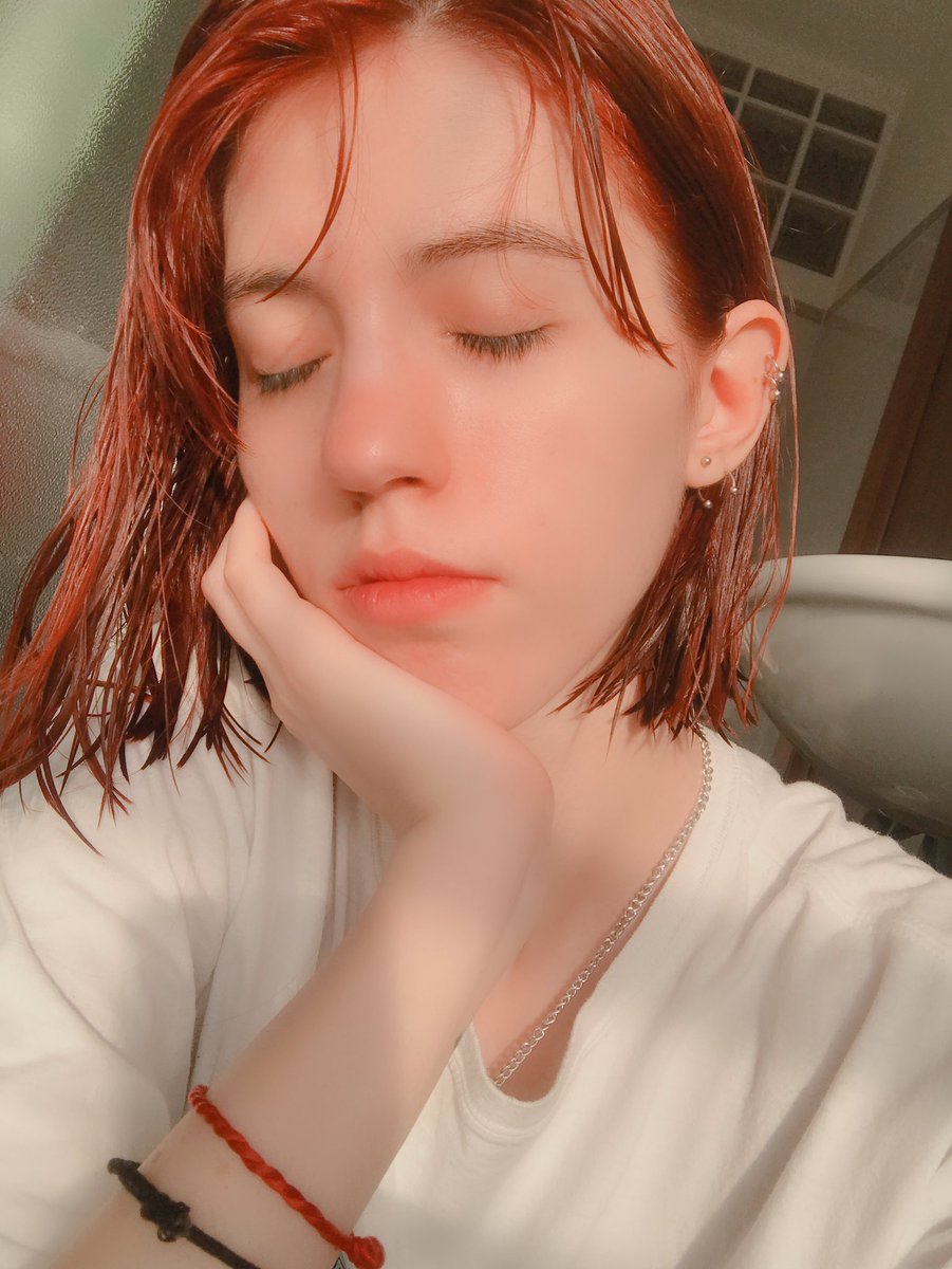 teamjswang's tweet photo. just had a shower, the sun decided to bless me 🥰 https://t.co/qLtF3p6LOv