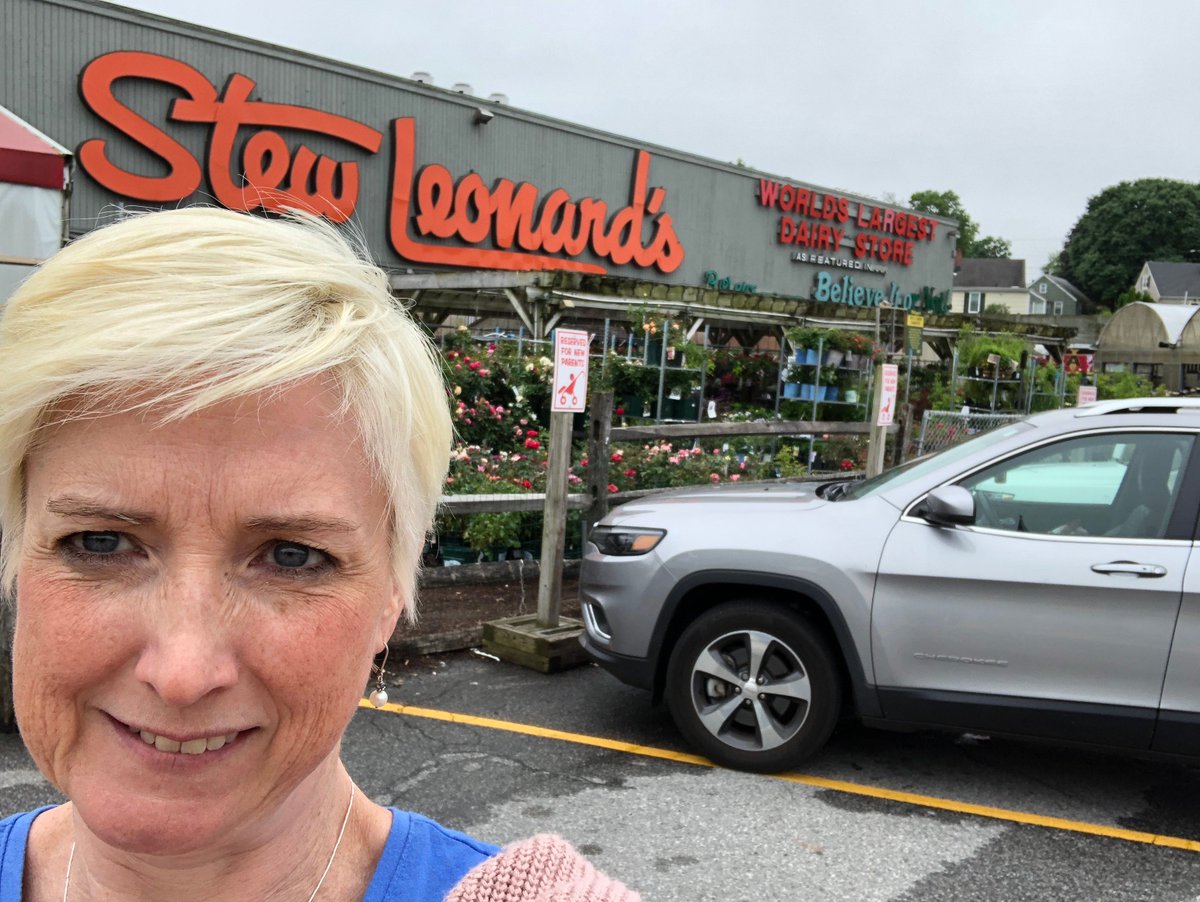 TESSalgarve's tweet photo. In 30 days everything will be different! Goodbye, Stew Leonard’s! I will miss your delicious food and especially the easy availability of diverse, prepared foods! TESS is moving! #30DaystoPortugal https://t.co/8n1eeyrd6R