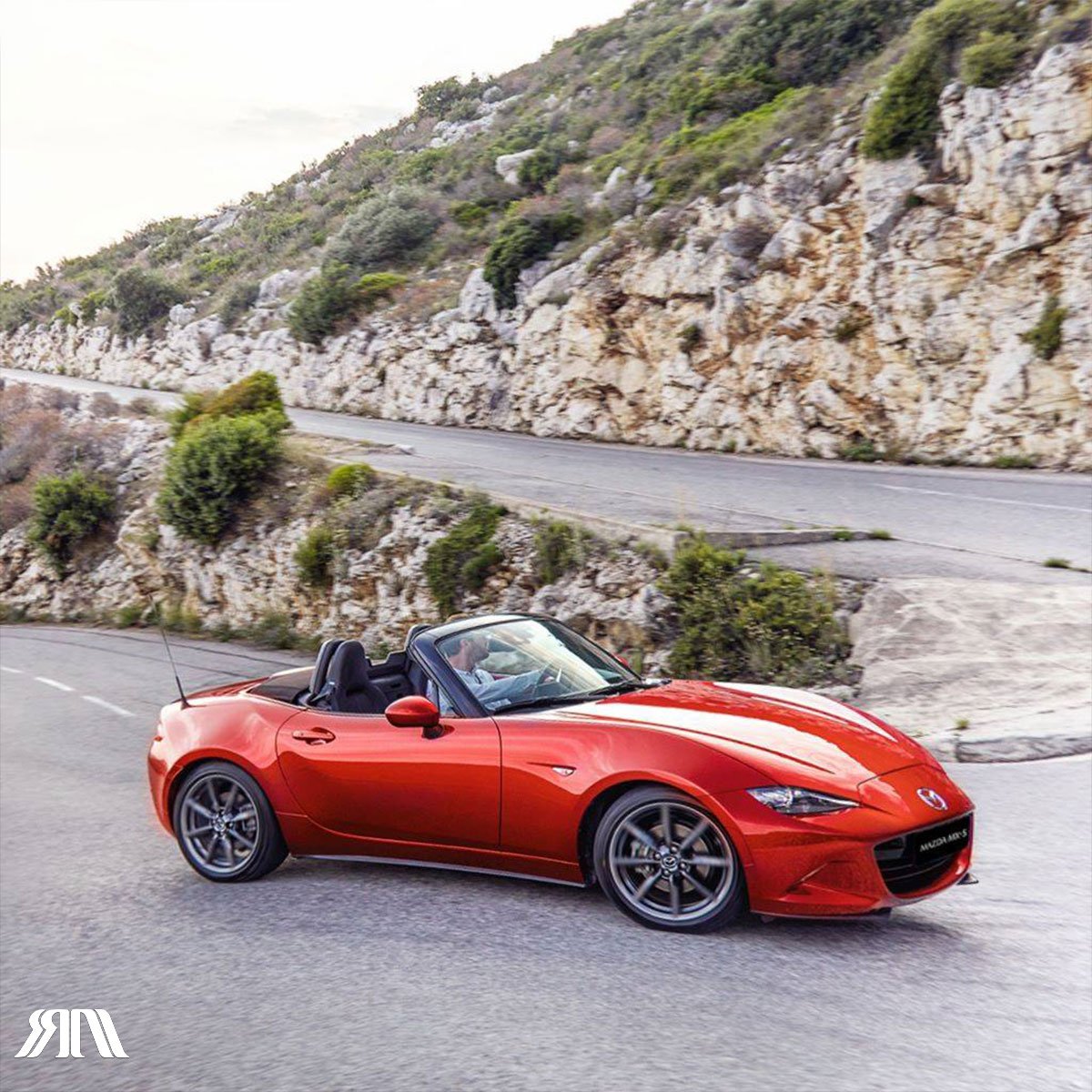 MazdaSalamanca's tweet photo. Conservando los detalles que enaltecen su legado #MazdaMX5 conserva el diseño circular desde la primera generación en las luces traseras. #FeelAlive #FanMazda #MazdaSalamanca #TheBestPartner #TheFasterOne #LivingTheSpit  #BestWayToDrive #TakeTheControl https://t.co/vpHAe2uGkX