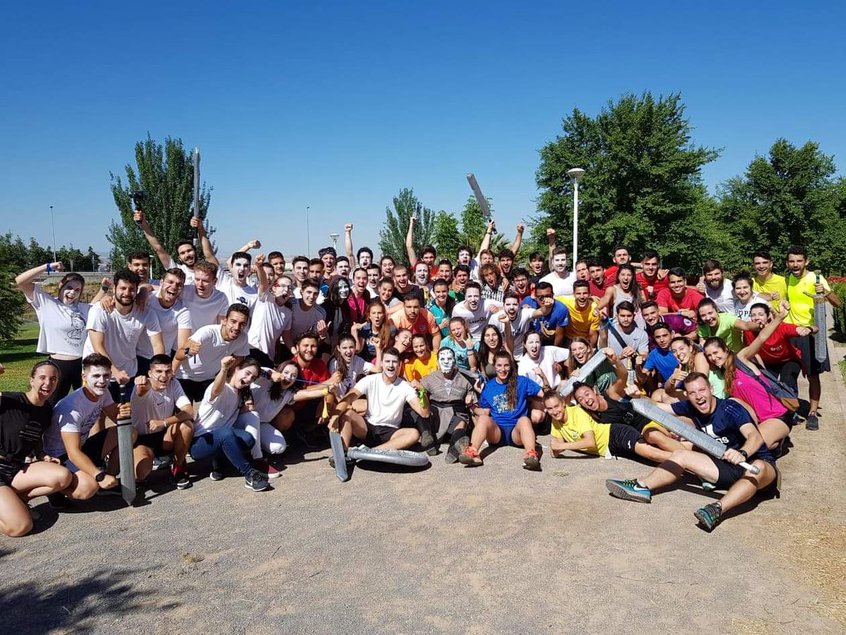 Los_41_Ugr's tweet photo. Termina el proyecto de #gamEoFthrones_ugr pero lo bonito de todo esto es reunir a alumnos del máster #Los41UGR, antiguos alumnos de otras experiencias de aprendizaje #byparanoiasIsaac y hacerlos vivir una experiencia más. La #Edufis está más cerca del cambio y aquí podemos verlo. https://t.co/qsgVr3Nc3W