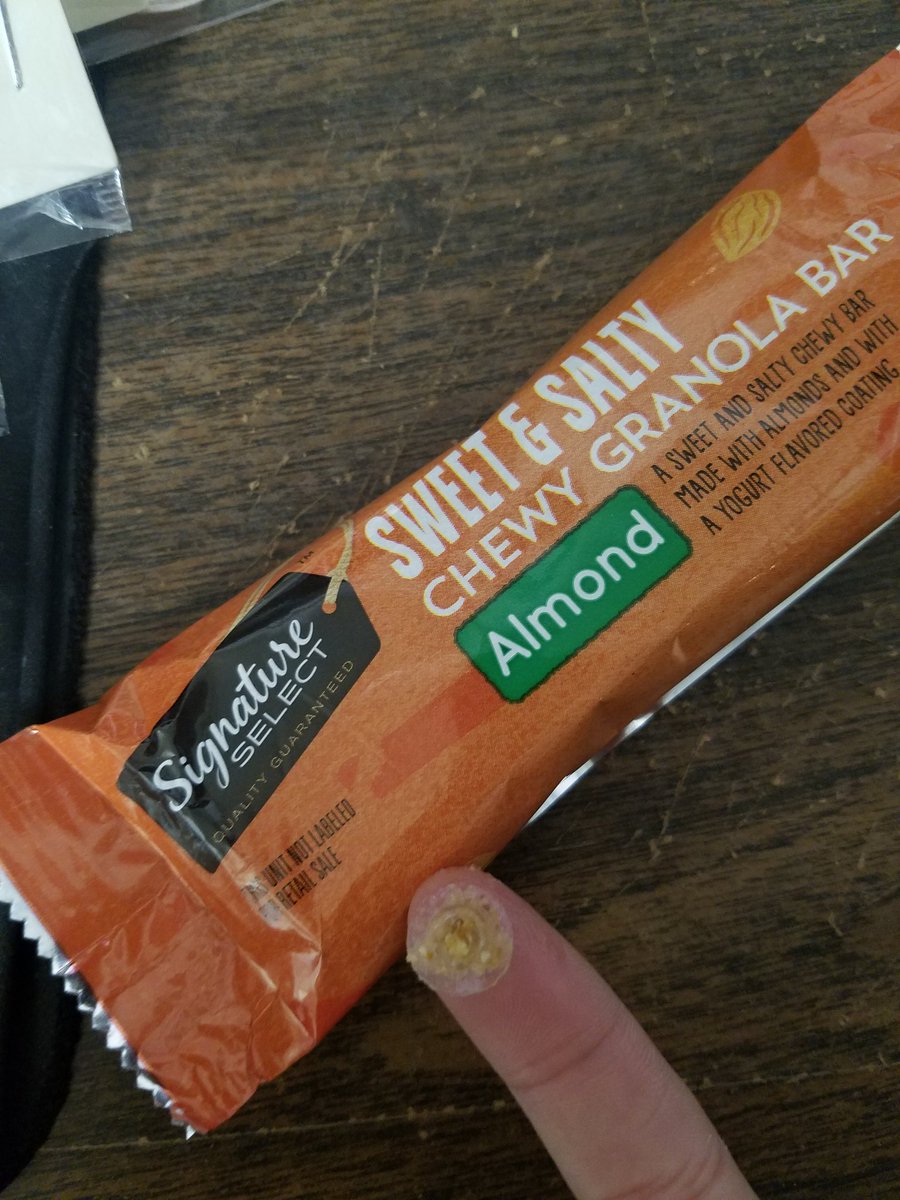 ahRRRi's tweet image. Chewing on a Sweet &amp;amp; Salty granola bar &amp;amp; I ended up chewing on this plastic circle that came in my bar!...... @Safeway @Albertsons #SignatureSelect 

I'm scared now @US_FDA should I be concerned??