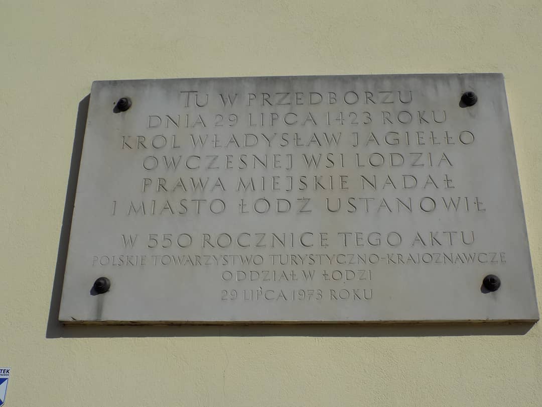 MartaDomanska23's tweet photo. #Łódź otrzymała prawa miejskie w Przedborzu od króla Władysława Jagiełły, dlatego na ratuszu w tym mieście wisi ta tablica pamiątkowa.
.
#promujelodzkie #lodz https://t.co/vAMJ5TK2rm