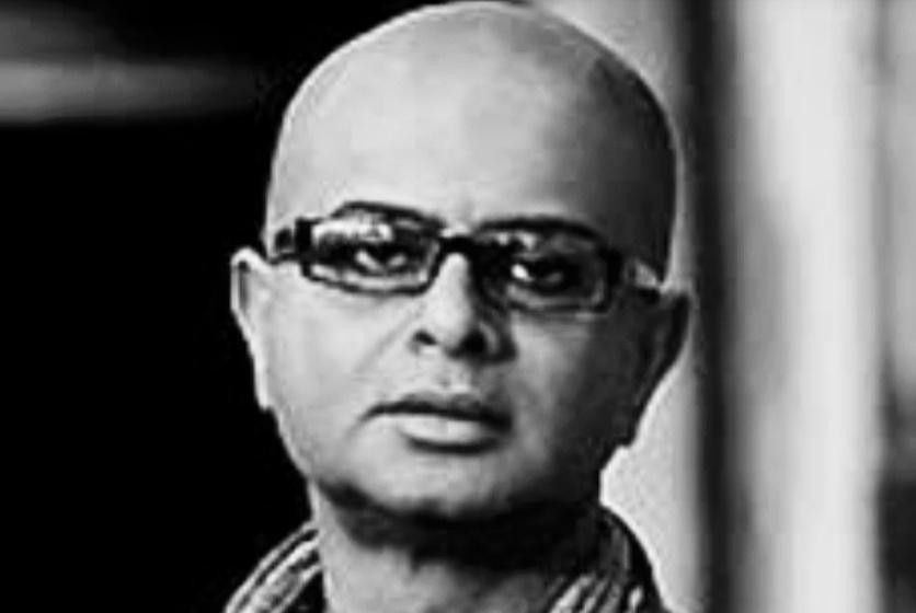 KGunedited's tweet photo. অন্য লোকে ষষ্ঠ জন্মদিন তোমার l আমরা যারা এই পাড়ে,  তারা  ঘনিষ্ঠ হলেও অনিমন্ত্রিত ঐ উৎসবে l নিজেদের মতো করে তোমায় ভেবেছি সবাই l ভালো থেকো @RITUPARNOGHOSH ঋতুদা l https://t.co/u1T0PvZ3ui
