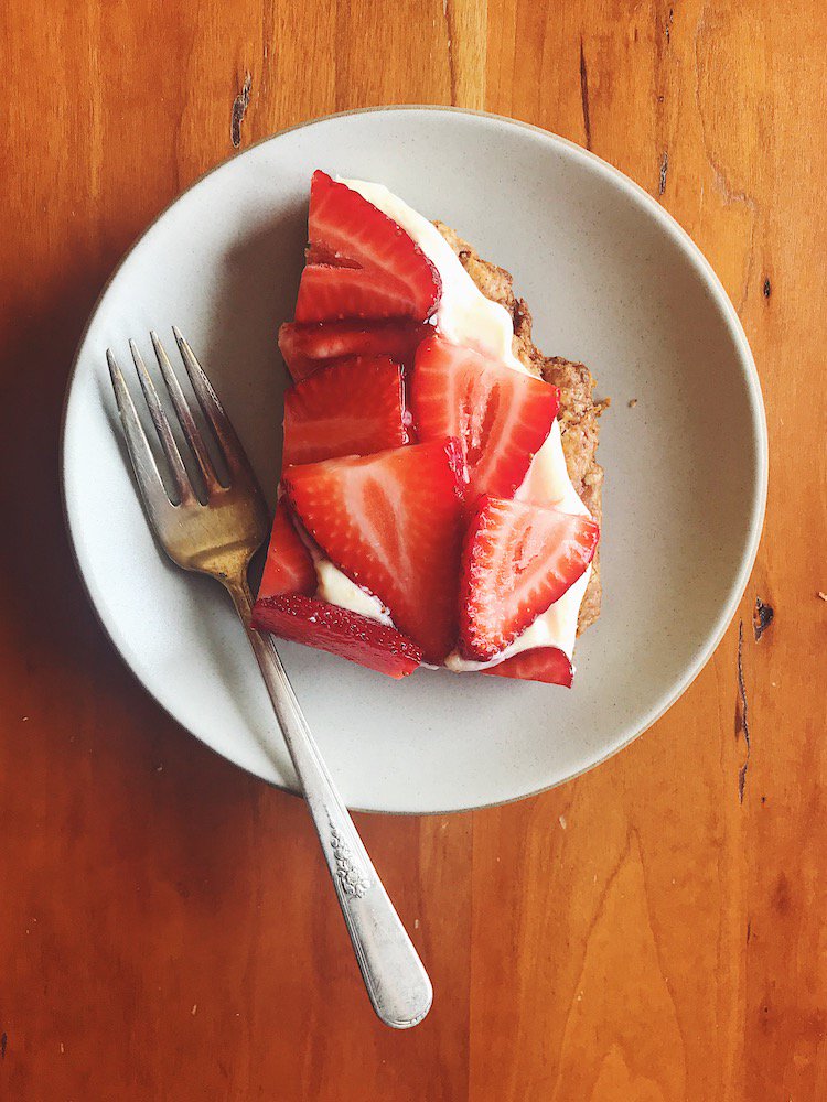 If you need a gorgeous simple thing to bake, I highly recommend <a href="/yossyarefi/">Yossy Arefi</a>'s strawberry tart! Up on the blog along with my thoughts on the challenge &amp; nuance of "living in the moment": delightfulcrumb.com/2019/05/simple…