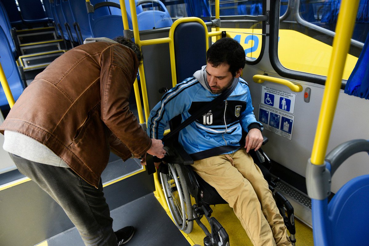 UCOT presentó 20 nuevas unidades con accesibilidad universal al contar con piso bajo. Los ómnibus fueron probados por usuarios durante la presentación, en la que participaron autoridades de <a href="/montevideoIM/">Intendencia de MVD</a> y la empresa de transporte. #Accesibilidad