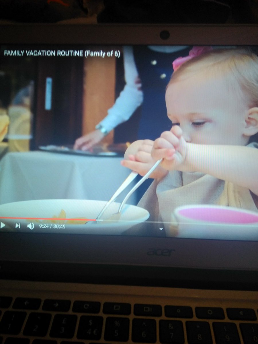 SacconeJolys17's tweet photo. Alessia has shown us the  *correct* way @JonathanJoly who knew this was the correct way to eat? https://t.co/FTMaq2ZoTx