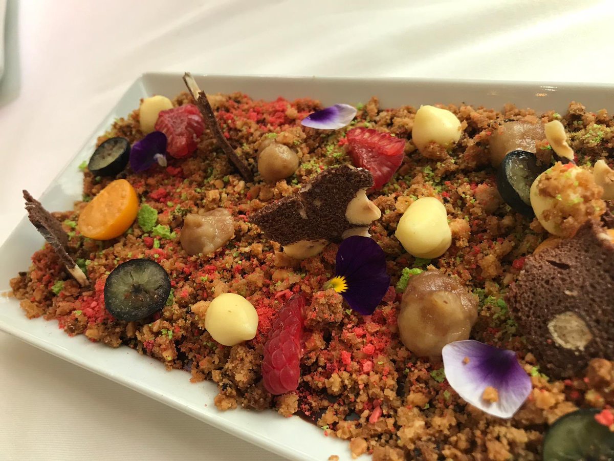 MadridDirecto's tweet photo. 🖼¿Puede un cuadro inspirar un 🍲plato de comida?✅Sí, es posible y nos lo está contando @gac_md desde el @Westin_Palace ¡Probamos algunos de los cuadros más emblemáticos del @museodelprado! Arte, a bocados😜 #MD430
👨💻@telemadrid en📡#DIRECTO▶️https://t.co/CwKcM8RjGW https://t.co/xvcb5jRcTS