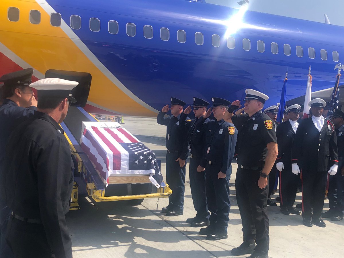 LAX_Insider's tweet photo. RT LAFDtalk: The LAFD joins UFLAC and LACityChiefs in thanking flyLAXairport LAAirportPD and ⁦SouthwestAir⁩ #SouthwestHeart for helping us care for CFDMedia First District Relief Engineer Nathaniel Ervin and his family on their return home. #RIP 📷: p… https://t.co/5Ltyt5fBY9