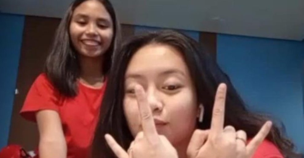 JusLlaina_stan's tweet photo. IMPOSIBLENG HINDI SILA NAGTALK🙈💚

@Shoichi_Oka1026 @yenyenquirante 
@ashdlmundo @bluenightlance 

omaygash talaga nagvideocall silaaaa!!! https://t.co/3BfF6gb9s9