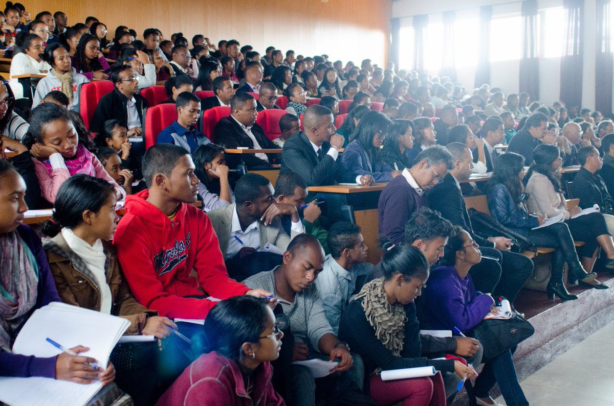 TDJuristes's tweet photo. 🚩 La table ronde organisée par l'association Henri Capitant - Henri Capitant Groupe Madagascar, en partenariat avec la Faculté de Droit et des Sciences Politiques (FDSP) de l'Université d'Antananarivo, axée sur ... 👉https://t.co/nSYKmcRd10
#TDJ #Henri #Capitant #FDSP https://t.co/tEp6dOvQJu