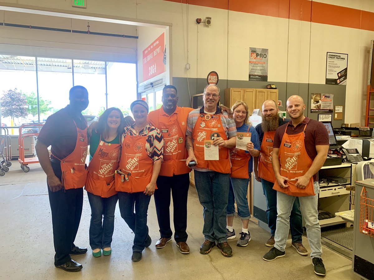 Congrats to Kathy and John from 3864, recognized for excellent customer service! Keep it up! #gopro @asm212230 @BGHomeDepot3864 @johnlemireTHD @lb_willis1