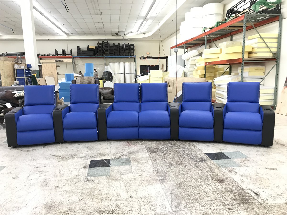 ContinentalSeat's tweet photo. The Penthouse -- Available in various seating arrangements. Straight or Curved rows.
#mediaroom #homeautomation #hometheater #fm #interiordesign #projectorscreen #realestate #media #pool #homeentertainment #flatscreen #elitescreens #elitescreen https://t.co/JbKYt7upkL