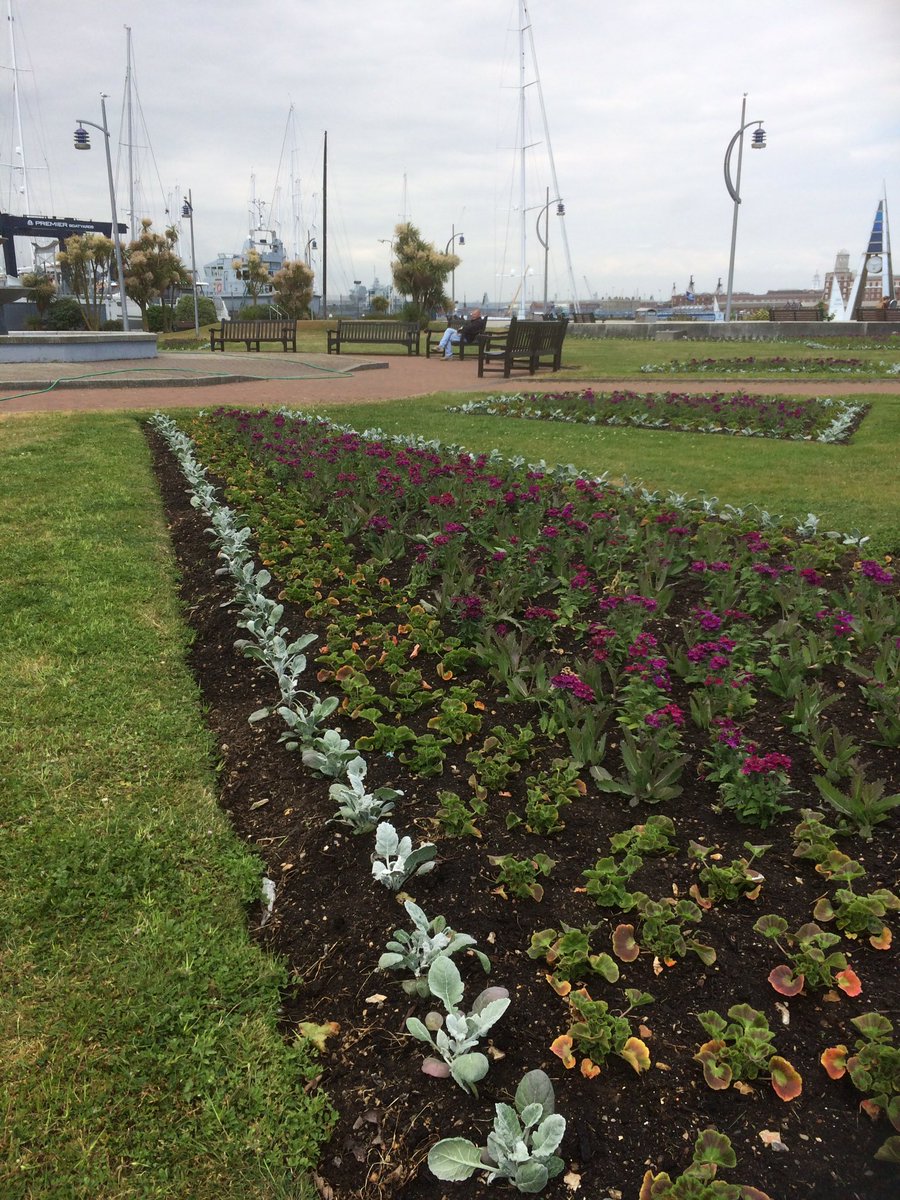 markhibbs10's tweet photo. Fantastic job done by Sodexo Horticultural Services at Falkland Gardens for GBC ready for 75th Anniversary of D Day https://t.co/S14dFBWFDD