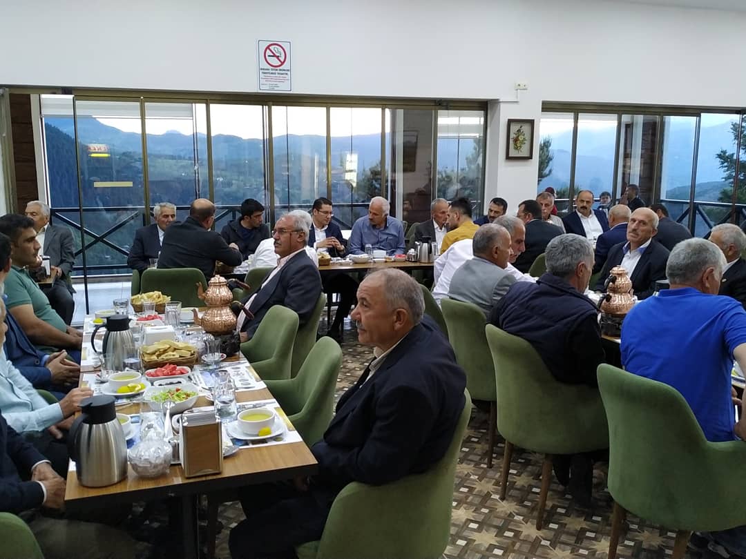 efkartepesi08's tweet photo. İlçe Kaymakamımız Sayın Musa GÖKTAŞ tarafından, Efkar Tepesi İşletmemizde, iftar yemeği verildi. İftar yemeğine, İl Meclis üyesi İrfan AVCI, Özel İdare Müdür V. Güven KARAGÖZ
Köy ve Mahalle muhtarları ve Özel İdare personeli katıldı... https://t.co/R7DKaEzTOS