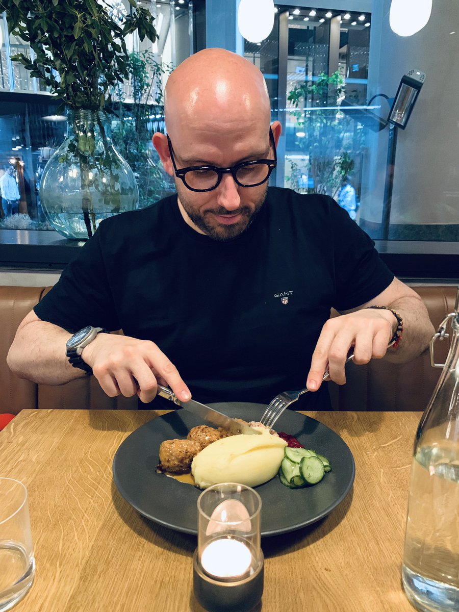 alexdantessmith's tweet photo. Thanks for the awesome food @EKTElondon 😍 https://t.co/hM8c6CYe4u