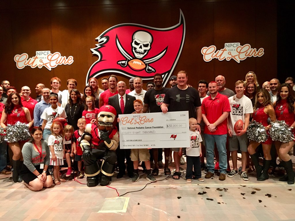 JennaLaineESPN's tweet photo. Team officials tell me that the Bucs raised over $100,000 at #CutforaCure, benefiting @PediatricCancer. The check says $88,000 but I'm told that they received several thousands of dollars in donations since. https://t.co/lWcoR0ZvNv https://t.co/cN5T6h3oAu
