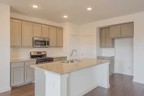 NewHomeSource's tweet image. Here are tips from experts on how to maximize space and make your small home feel bigger.

newhomesource.com/guide/articles… 

#homedesign #newhome #NewHomeGuide